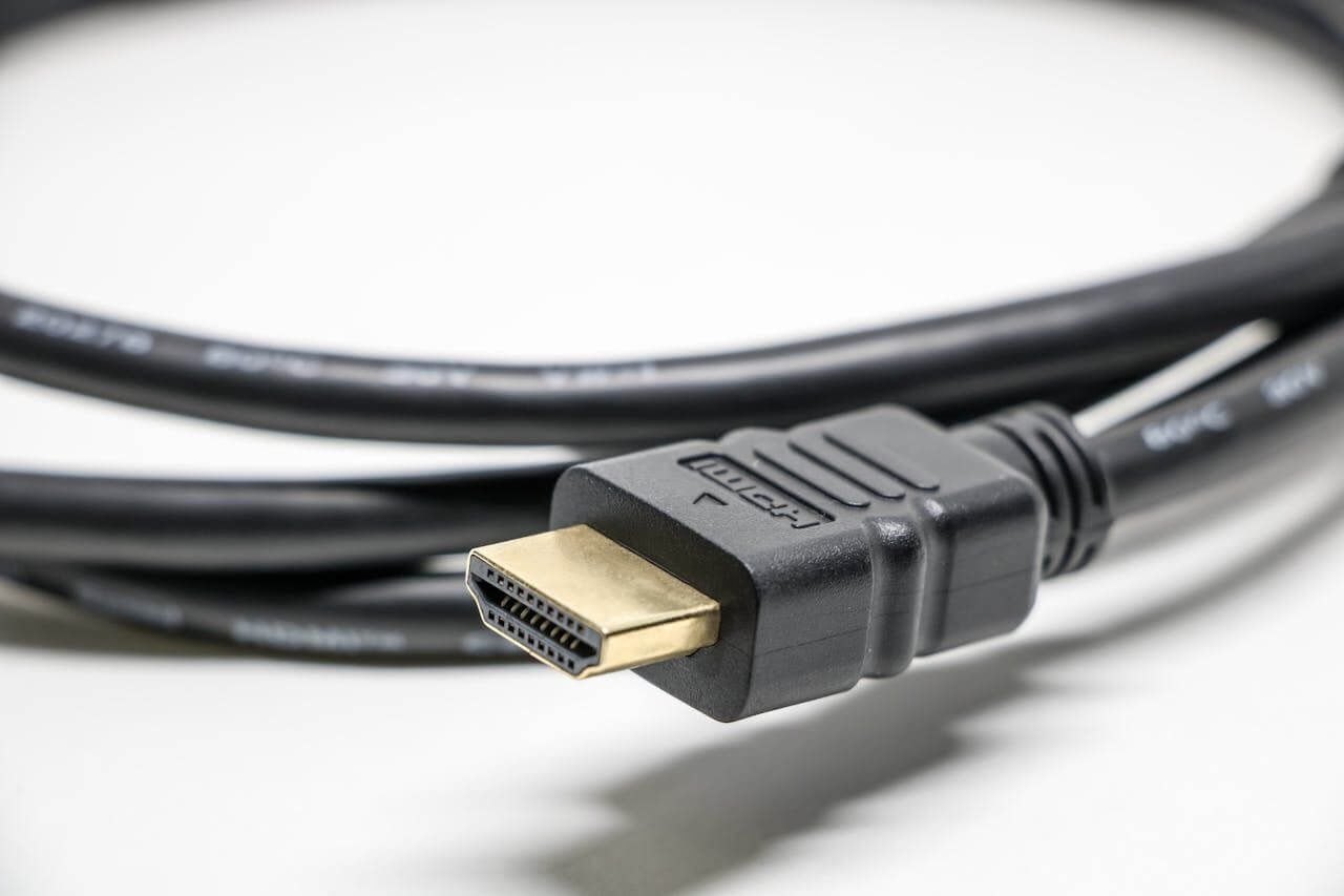 Screen mirroring with an HDMI cable