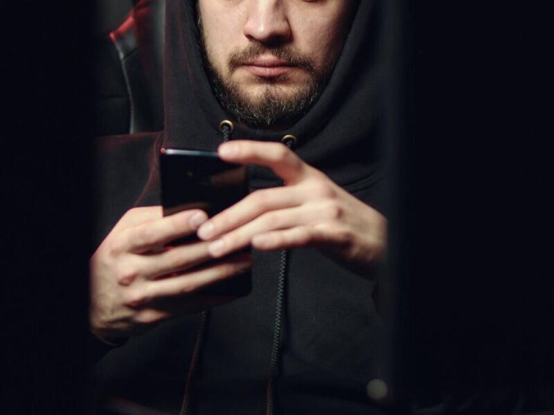 screen mirroring security hacker