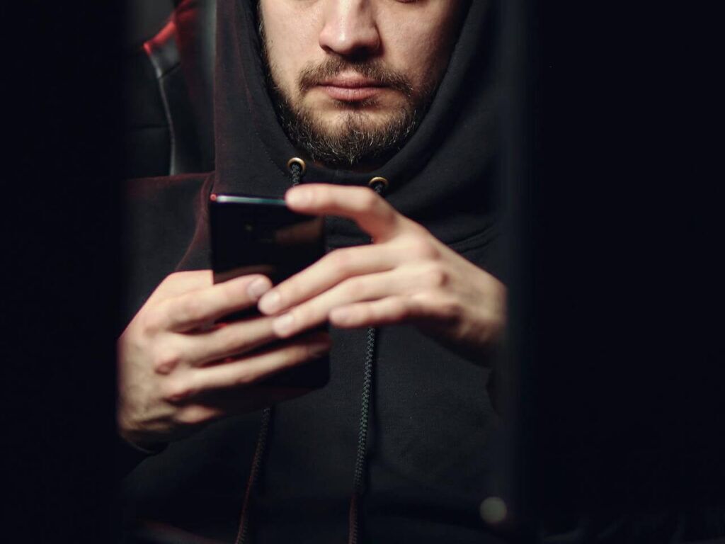 screen mirroring security hacker
