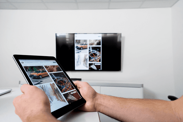 Screen Mirroring Devices using a tablet
