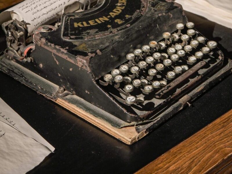 Privative typewriter 